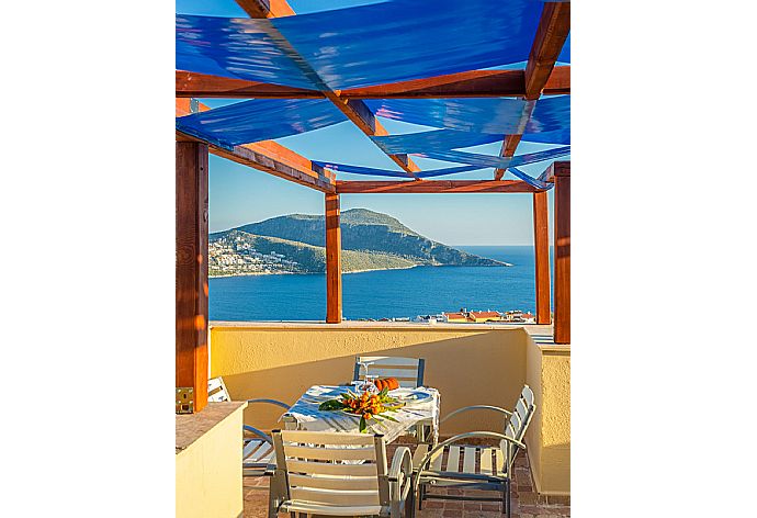 Shared roof terrace with panoramic sea views . - Defne Apartment . (Галерея фотографий) }}