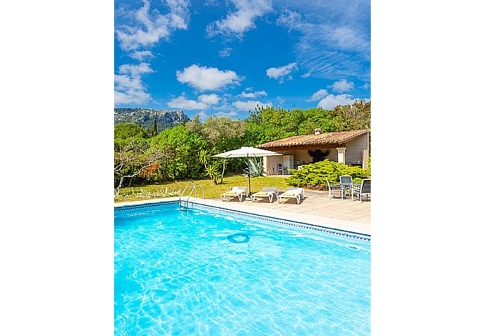 Private pool and terrace with mountain views . - Can Fanals . (Galleria fotografica) }}
