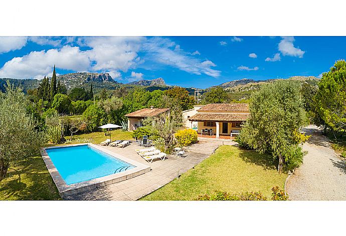 Beautiful villa with private pool and terrace with mountain views . - Can Fanals . (Galleria fotografica) }}