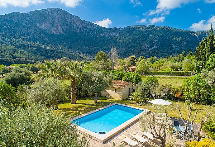 Private pool and terrace with mountain views . - Can Fanals . (Fotogalerie) }}