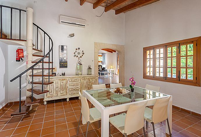 Dining room with equipped kitchen and A/C . - Can Fanals . (Galleria fotografica) }}