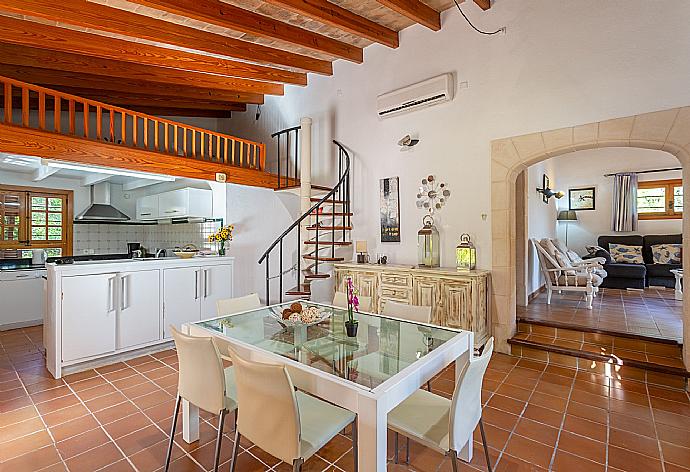 Dining room with equipped kitchen and A/C . - Can Fanals . (Galleria fotografica) }}