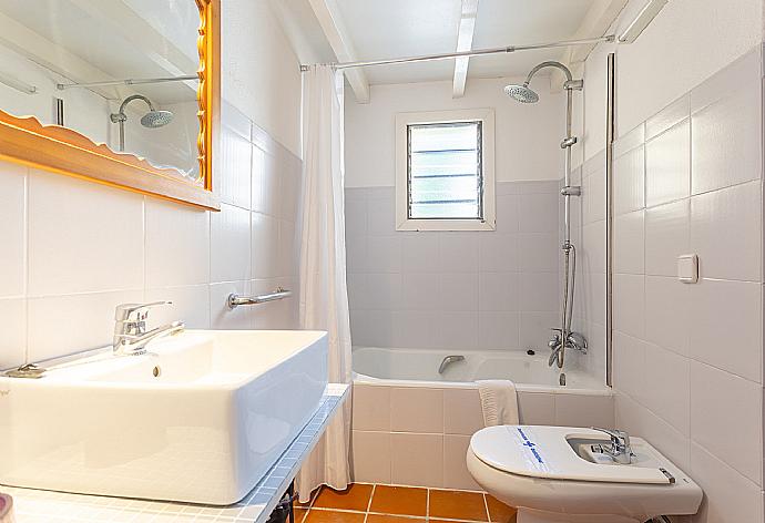Family bathroom with bath and shower . - Can Fanals . (Photo Gallery) }}