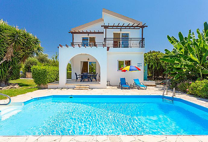 Beautiful villa with private pool and terrace . - Sun Beach Villa Thio . (Photo Gallery) }}