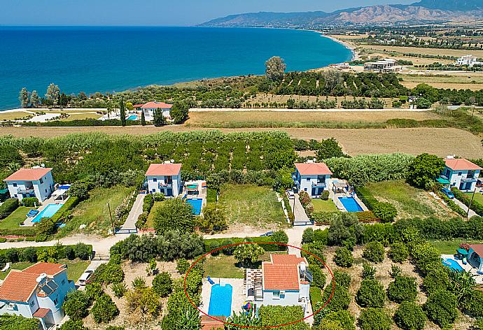 Aerial view showing location of Sun Beach Villa Thio . - Sun Beach Villa Thio . (Galería de imágenes) }}