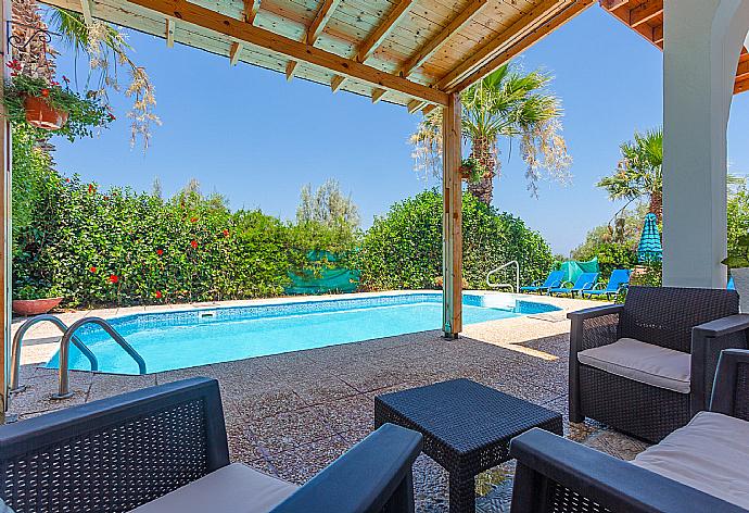 Sheltered terrace area . - Villa Aristotelis . (Photo Gallery) }}