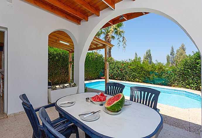 Sheltered terrace area . - Villa Aristotelis . (Photo Gallery) }}