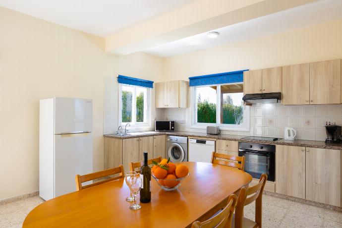  . - Villa Aristotelis . (Γκαλερί Φωτογραφιών) }}