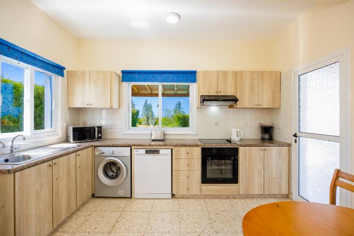  . - Villa Aristotelis . (Γκαλερί Φωτογραφιών) }}