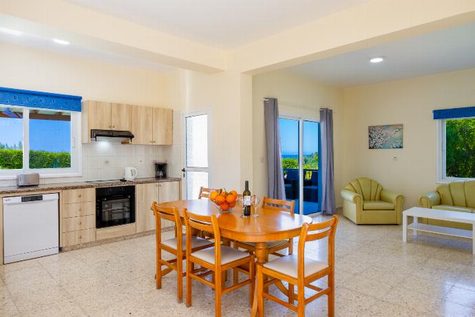  . - Villa Aristotelis . (Γκαλερί Φωτογραφιών) }}