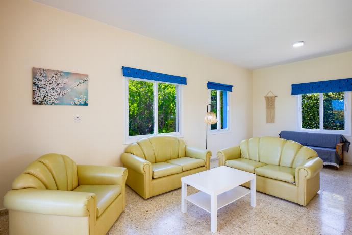  . - Villa Aristotelis . (Γκαλερί Φωτογραφιών) }}