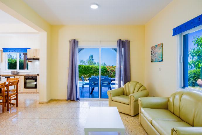  . - Villa Aristotelis . (Γκαλερί Φωτογραφιών) }}