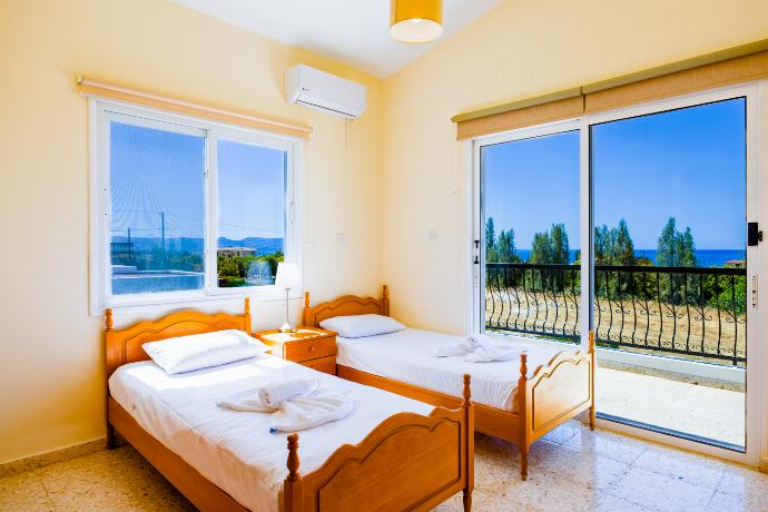  . - Villa Aristotelis . (Γκαλερί Φωτογραφιών) }}