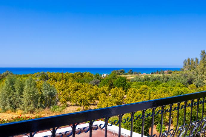  . - Villa Aristotelis . (Γκαλερί Φωτογραφιών) }}