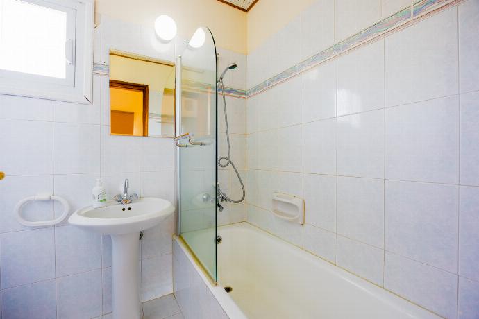  . - Villa Aristotelis . (Γκαλερί Φωτογραφιών) }}