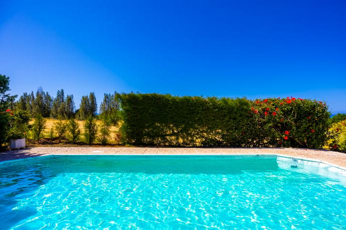  . - Villa Aristotelis . (Γκαλερί Φωτογραφιών) }}