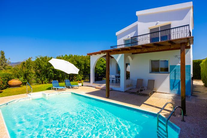  . - Villa Aristotelis . (Γκαλερί Φωτογραφιών) }}