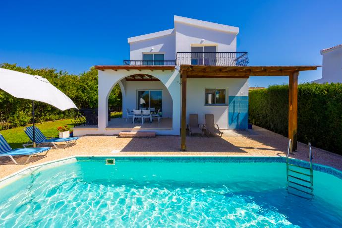  . - Villa Aristotelis . (Γκαλερί Φωτογραφιών) }}