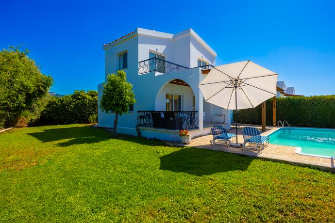  . - Villa Aristotelis . (Γκαλερί Φωτογραφιών) }}