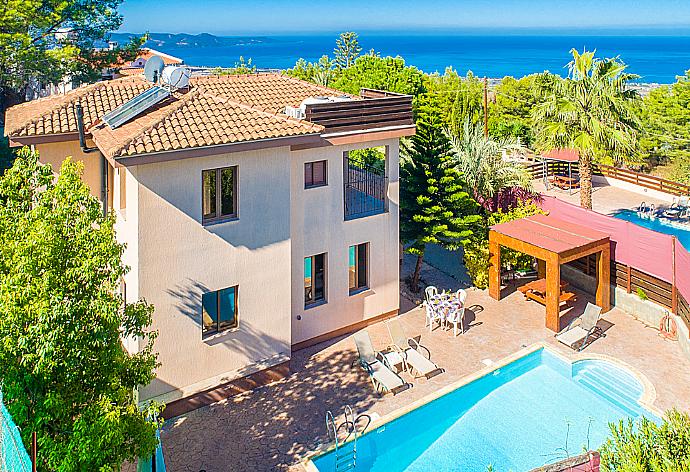 ,Beautiful villa with private pool and terrace . - Villa Kinousa 2 . (Galerie de photos) }}