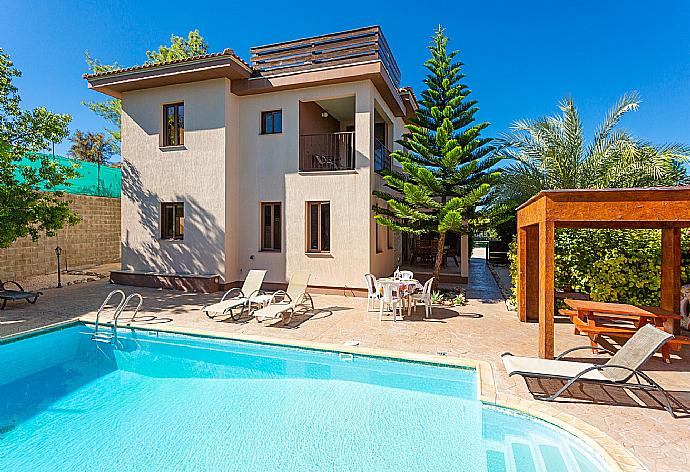 Beautiful villa with private pool and terrace . - Villa Kinousa 2 . (Galerie de photos) }}