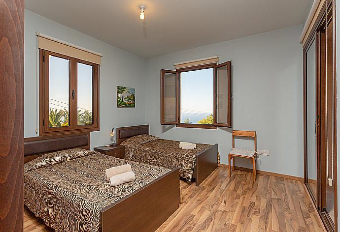 Twin bedroom with A/C and balcony access . - Villa Kinousa 2 . (Photo Gallery) }}