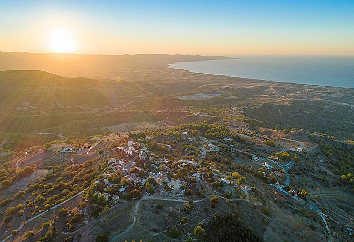 Aerial view of Kinousa at sunset . - Villa Kinousa 2 . (Photo Gallery) }}