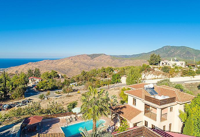 Aerial view of Villa Kinousa 1 . - Villa Kinousa 1 . (Fotogalerie) }}