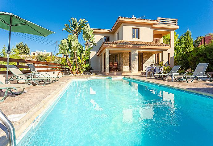 Beautiful villa with private pool and terrace with sea views . - Villa Kinousa 1 . (Photo Gallery) }}