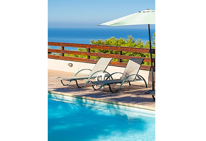 Private pool and terrace with sea views . - Villa Kinousa 1 . (Galleria fotografica) }}