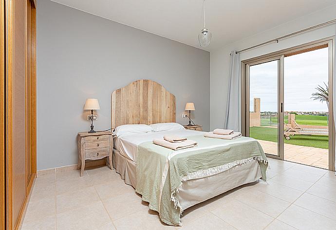 Double bedroom with en suite bathroom and pool terrace access . - Villa Domingo . (Галерея фотографий) }}