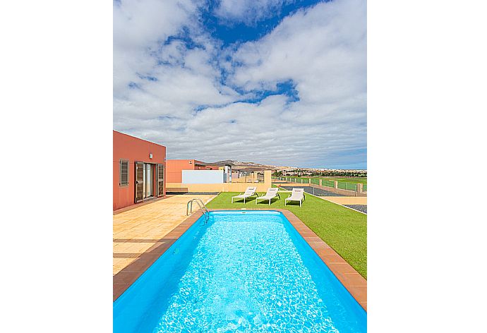 Private pool and terrace . - Villa Barquetta . (Fotogalerie) }}