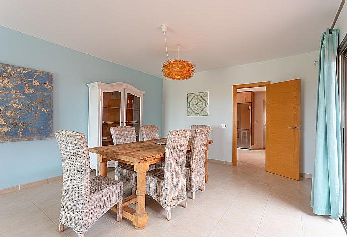 Living room with sofas, dining area, WiFi internet, satellite TV, and pool terrace access . - Villa Barquetta . (Galería de imágenes) }}