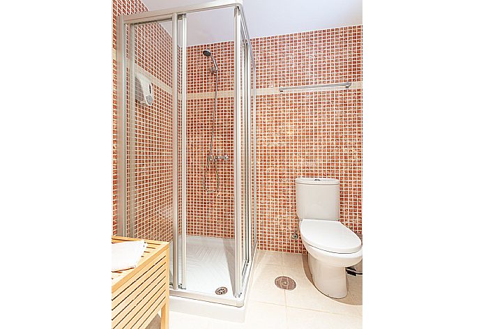 Family bathroom with shower . - Villa Barquetta . (Photo Gallery) }}