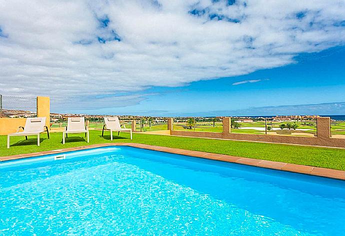 Private pool and terrace with sea views . - Villa Barquetta . (Galería de imágenes) }}