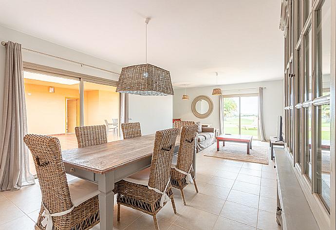 Dining area . - Villa Almar . (Galerie de photos) }}