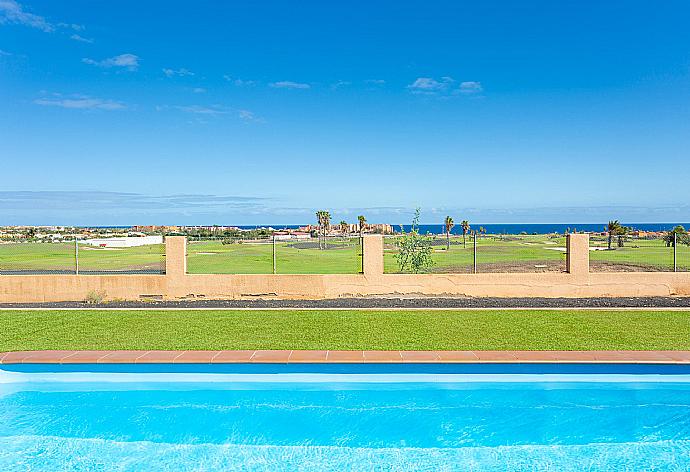 Private pool and terrace with sea views . - Villa Tahiche . (Galería de imágenes) }}