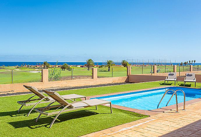 Private pool and terrace with sea views . - Villa Tahiche . (Fotogalerie) }}