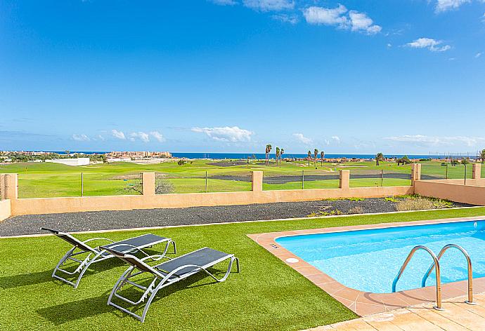 Private pool and terrace with sea views . - Villa Oceano . (Galleria fotografica) }}