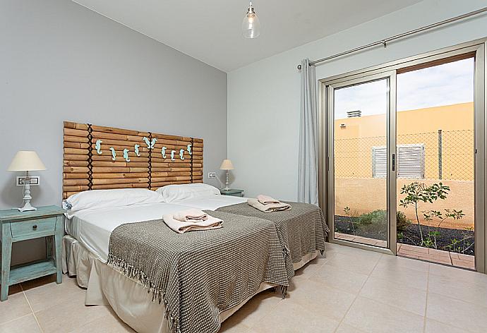 Twin bedroom with terrace access . - Villa Oceano . (Photo Gallery) }}