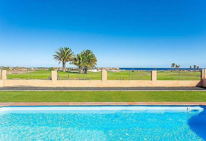Private pool and terrace with sea views . - Villa Tamarindos . (Photo Gallery) }}