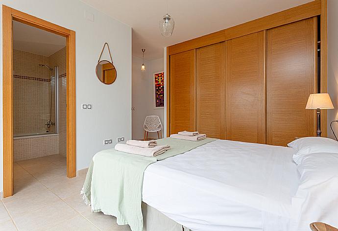 Double bedroom with en suite bathroom and pool terrace access . - Villa Tamarindos . (Photo Gallery) }}