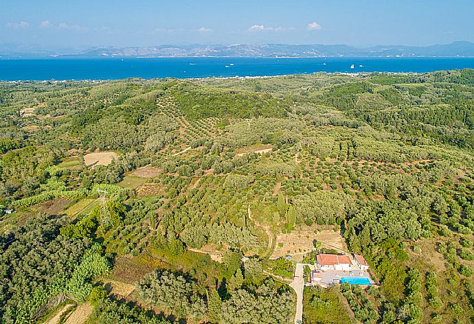 Aerial view of the front of Villa . - Villa Psaropouli . (Galerie de photos) }}