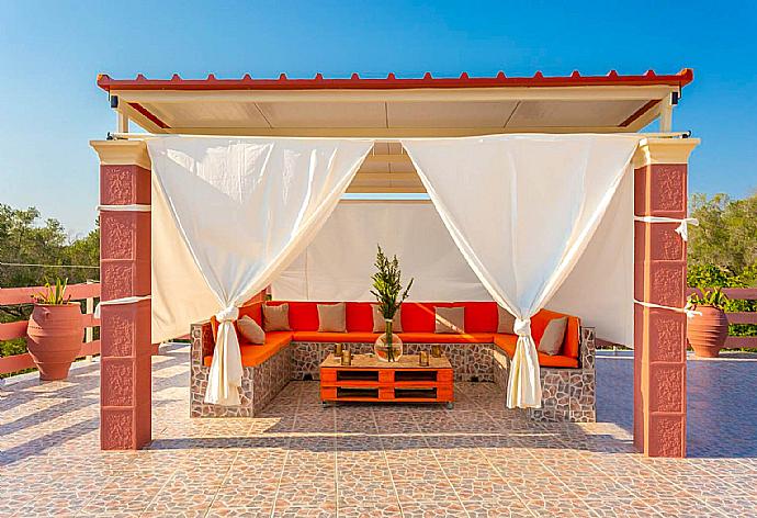 Sheltered patio . - Villa Psaropouli . (Galerie de photos) }}