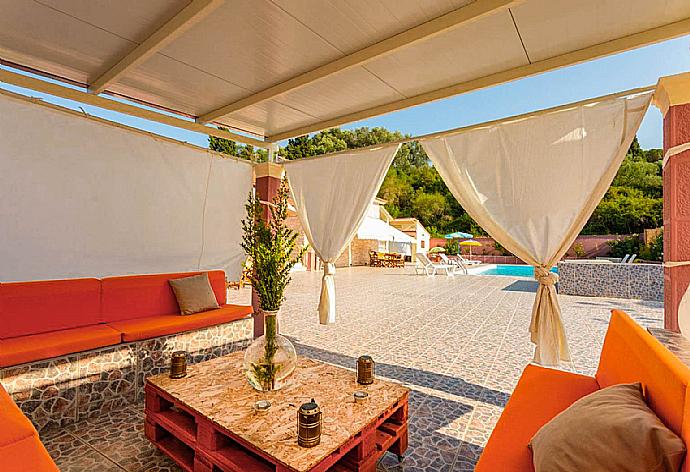 Outdoor sheltered patio . - Villa Psaropouli . (Fotogalerie) }}