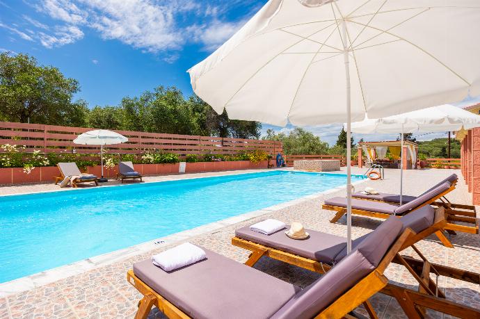 Private pool and terrace . - Villa Psaropouli . (Photo Gallery) }}