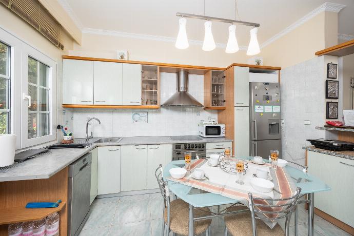 Equipped kitchen . - Villa Psaropouli . (Photo Gallery) }}