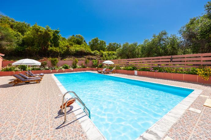 Private pool and terrace . - Villa Psaropouli . (Photo Gallery) }}