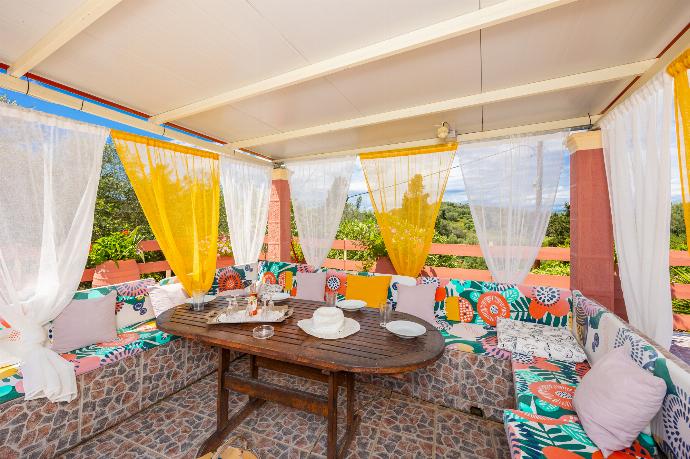 Sheltered terrace area . - Villa Psaropouli . (Photo Gallery) }}