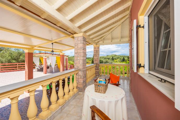 Sheltered terrace area . - Villa Psaropouli . (Photo Gallery) }}